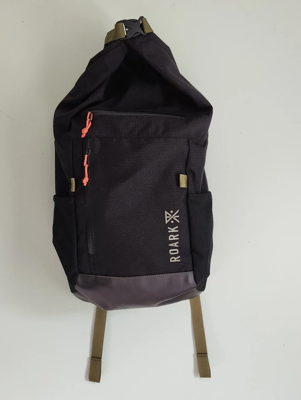 ROARK 27L 2.0 Passenger RA249 Travel Backpack Laptop pkt Black/Olive NWOT